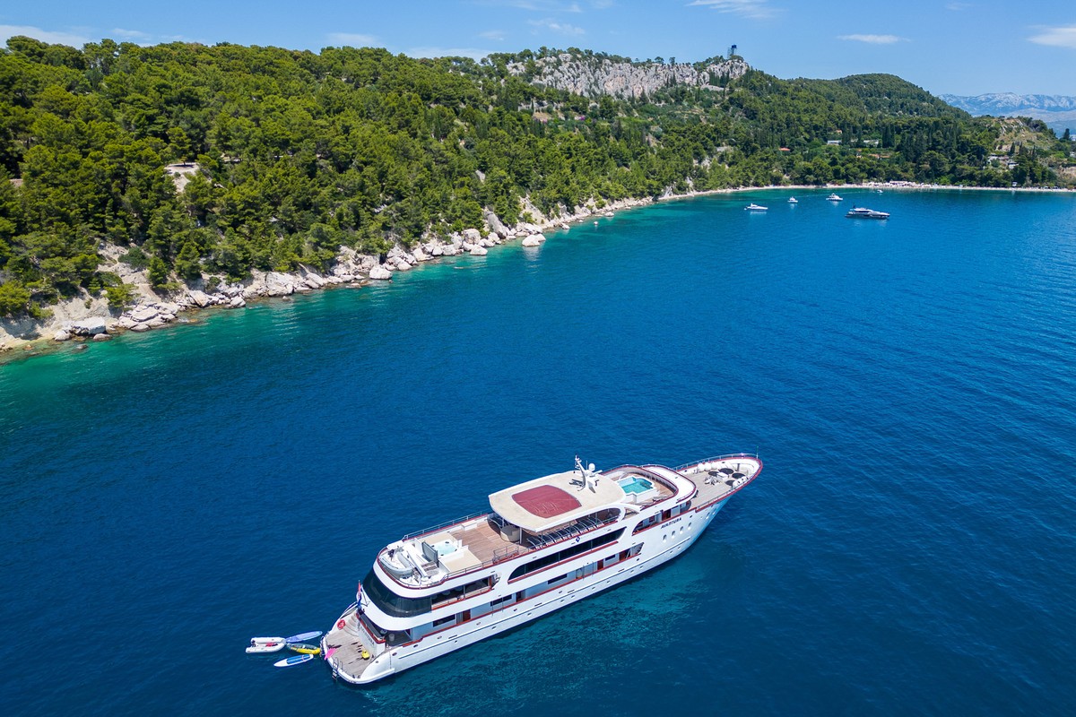 Feture image for Dubrovnik to Split Luxury cruise in September