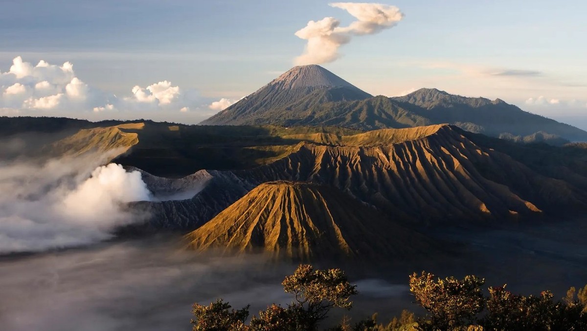 Feture image for Indonesian Temples & Volcanoes Luxury Cruise