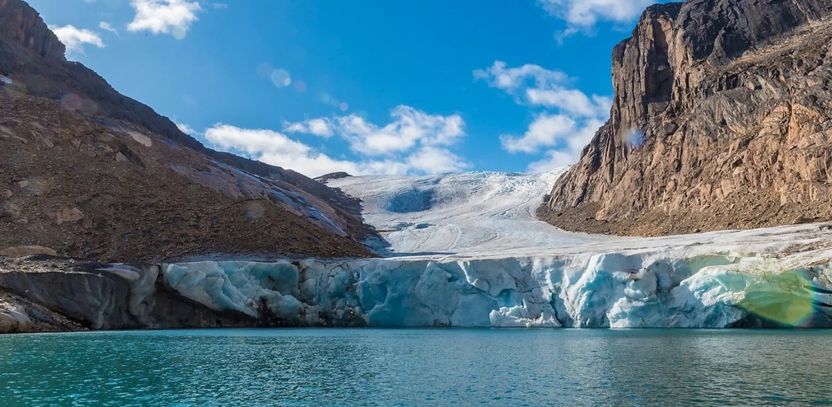 Feture image for Wilderness from Greenland to the East Coast of Canada - 19 Day Luxury Cruise